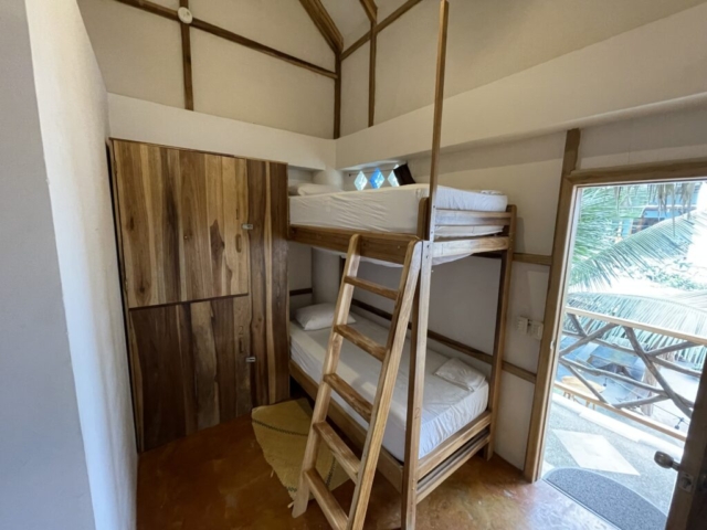 shared backpacker dorm Hostel Coco Loco Canoa Ecuador